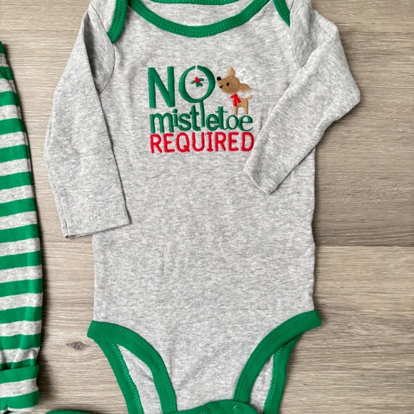 Baby “No Mistletoe Required” CHRISTMAS Set Bib Onsie, Pants, Reindeer 6 Months - Picture 3 of 8